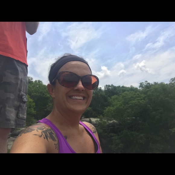 Meet your Posher, Cassadrea - Picture 1 of 1